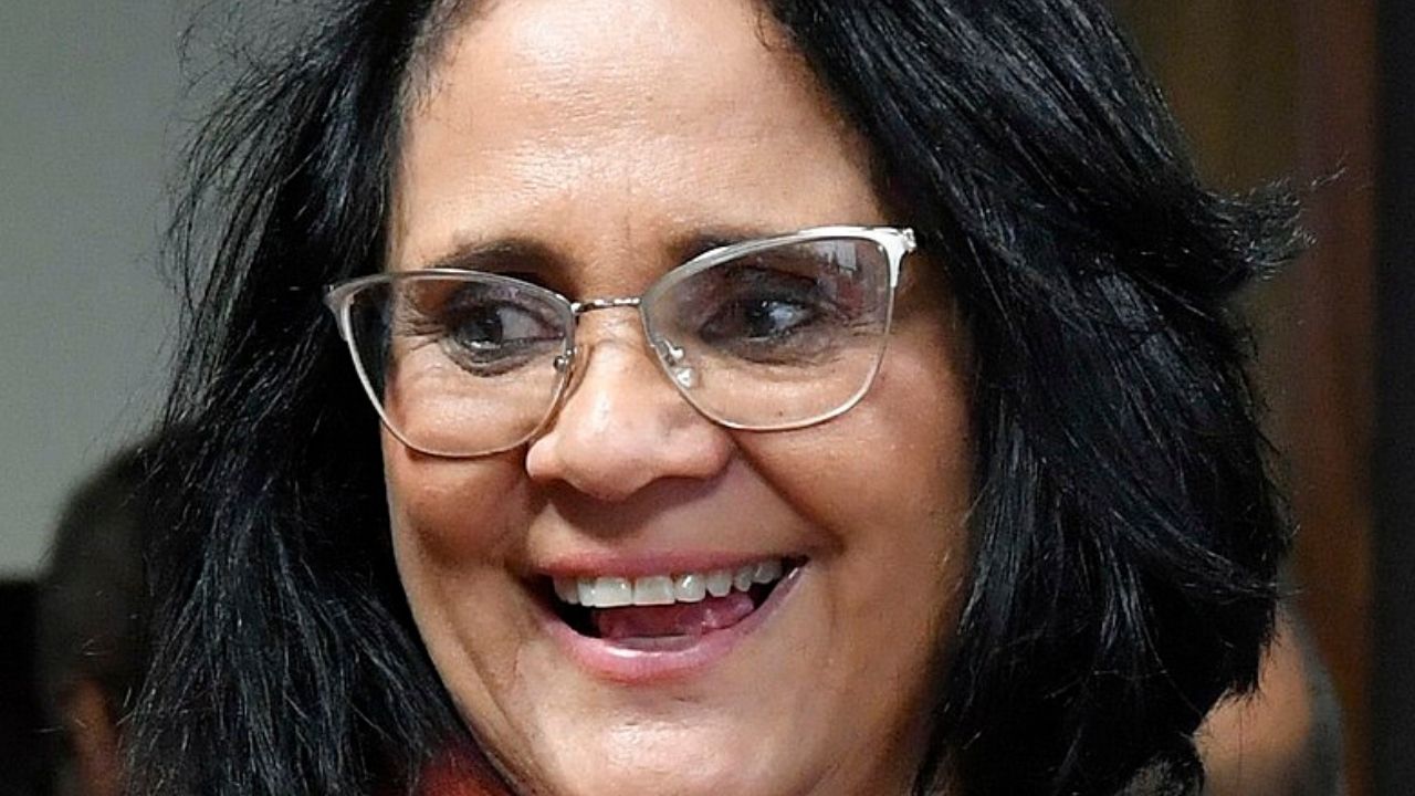 Ministra Damares Alves entra com pedido para banir filme da Netflix do Brasil