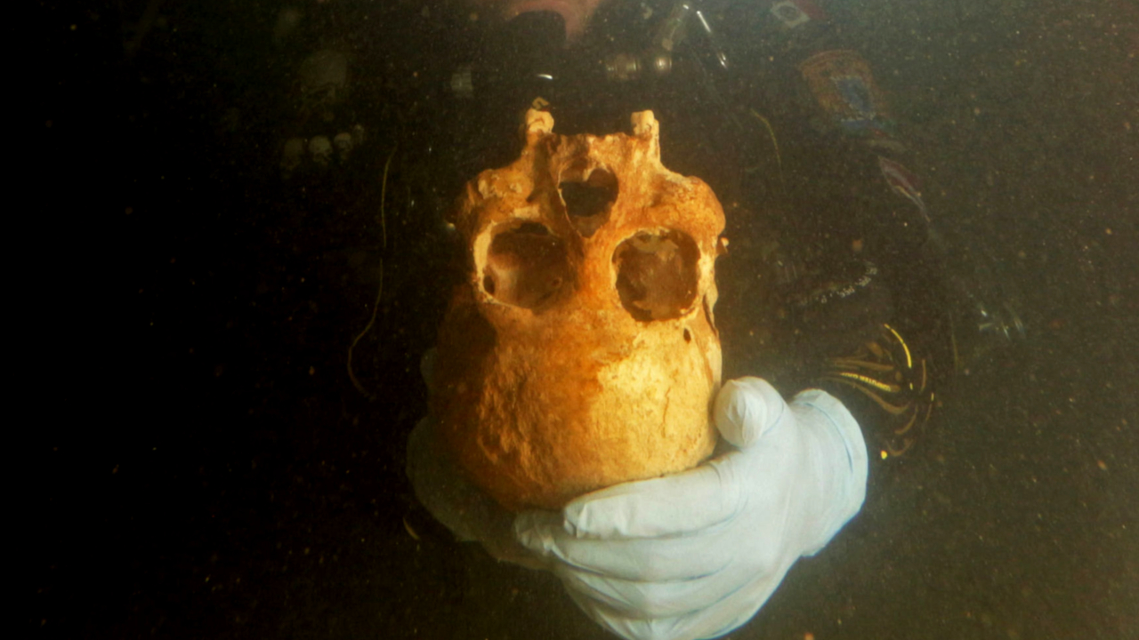 Esqueleto de 9 mil anos, vítima de uma morte brutal, é encontrado em caverna no México