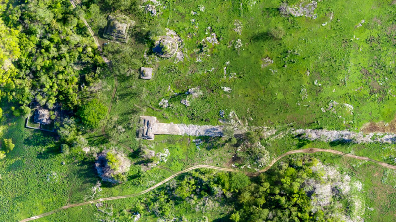 Estrada maia de mil anos revela detalhes sobre a enigmática civilização pré-colombiana