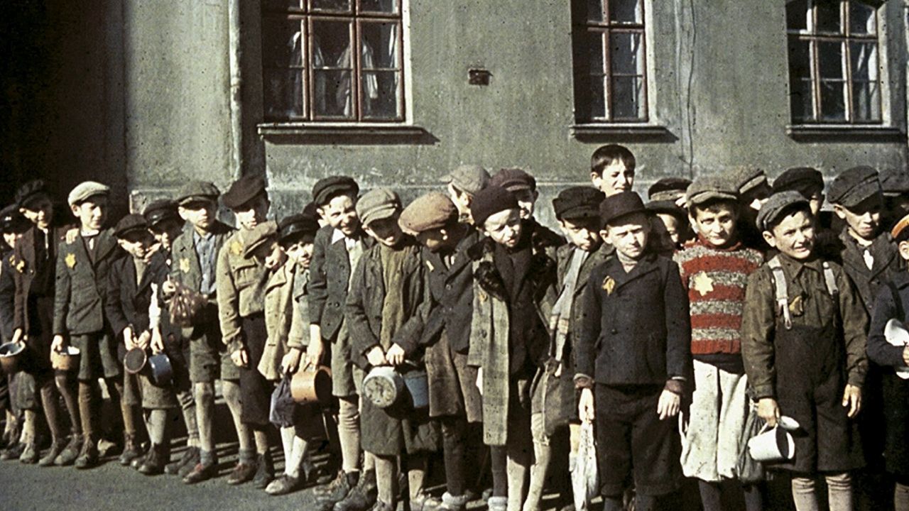 As atrocidades do Holocausto a partir de 5 grandes obras