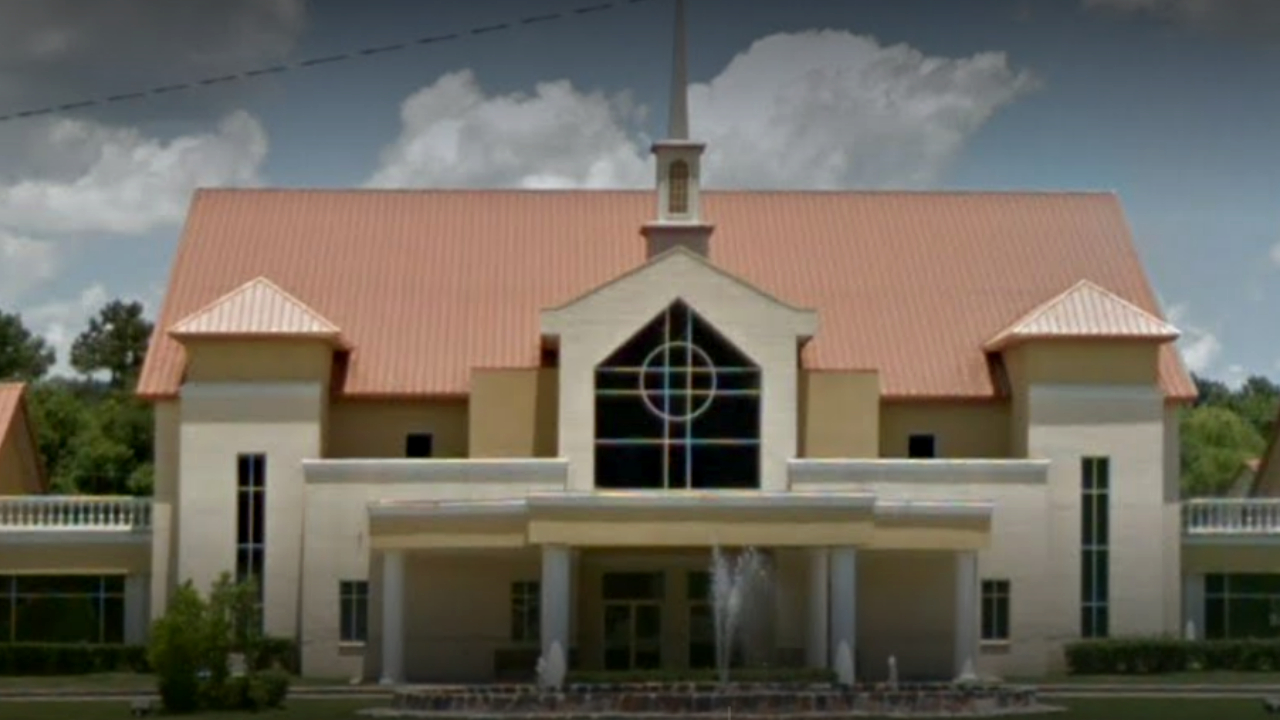 Ignorando quarentena, pastor diz ter feito culto com mais de mil pessoas nos Estados Unidos