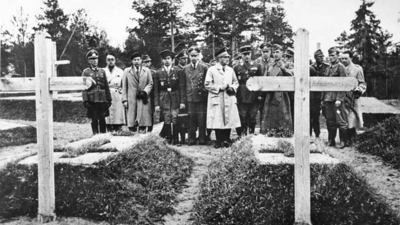 A revelação do Massacre de Katyn em 10 imagens impressionantes