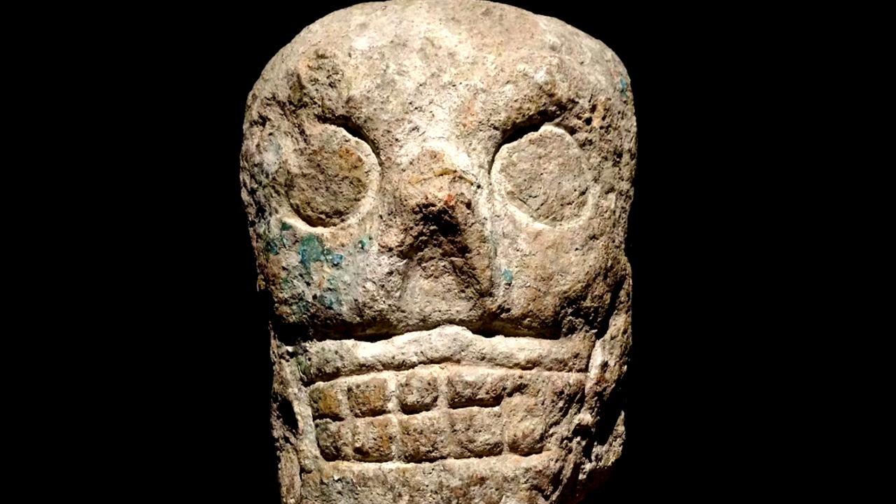 Colar maia feito com crânios humanos é encontrado em Belize