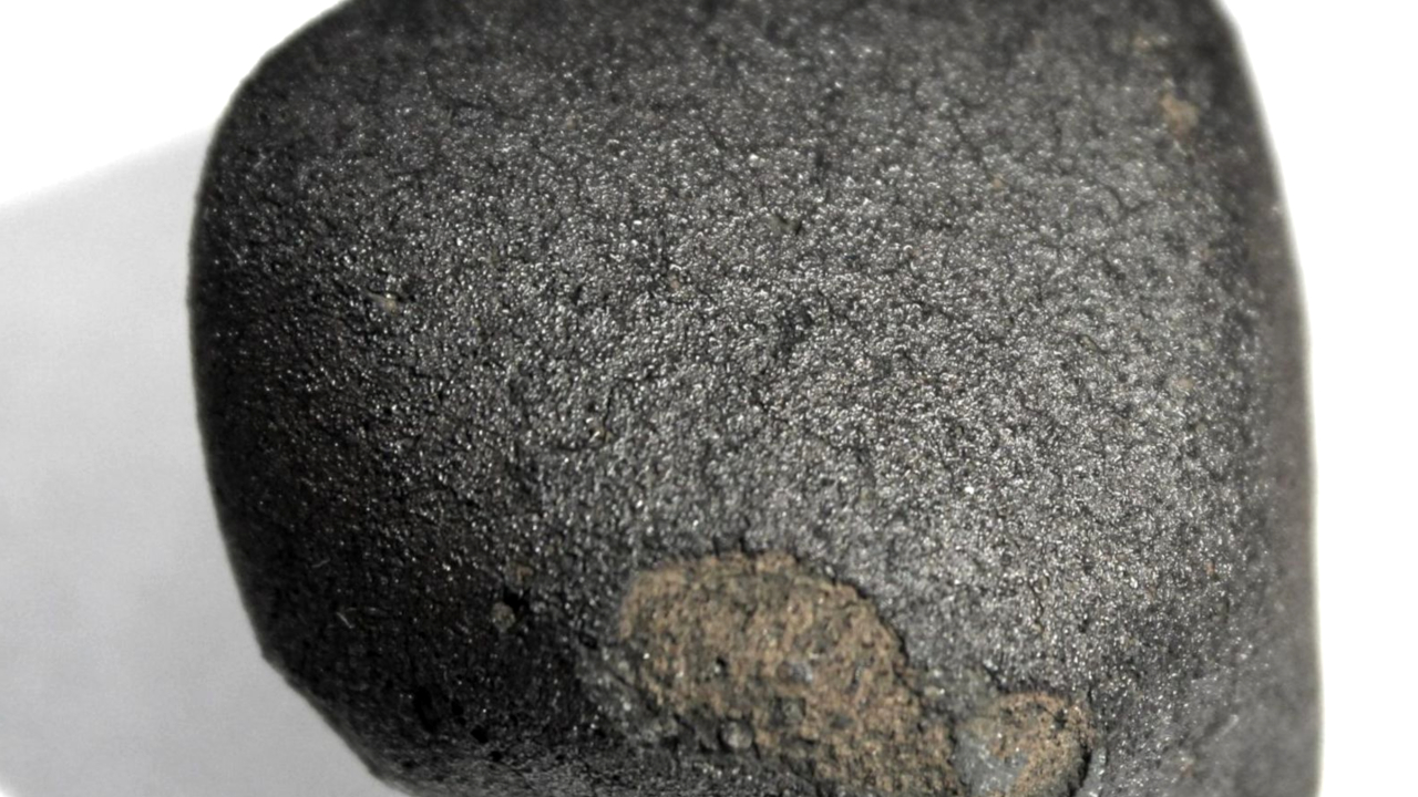 Alemão encontra meteorito de quase 5 bilhões de anos em seu quintal