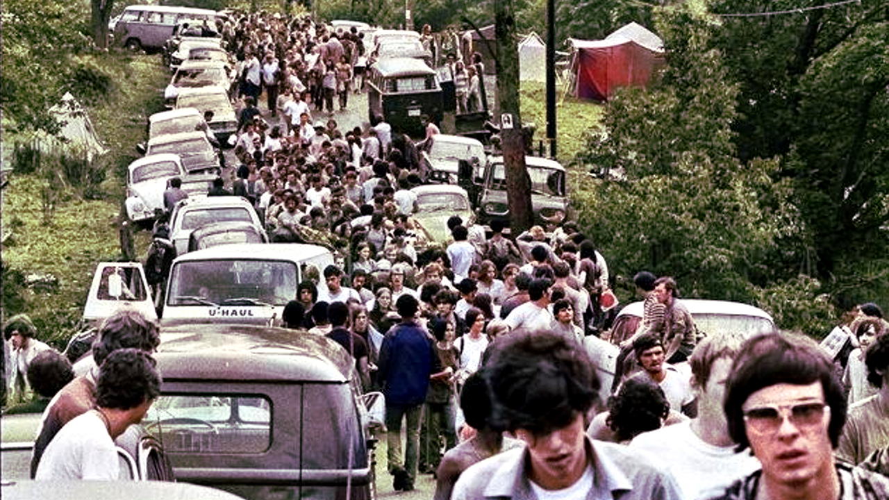 Woodstock: O mais impactante festival de música da História em imagens coloridas