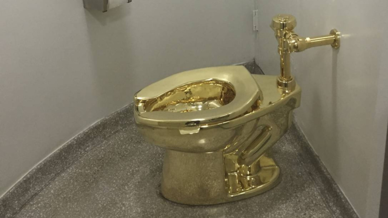 Vaso sanitário de ouro é roubado em exposição na Grã-Bretanha