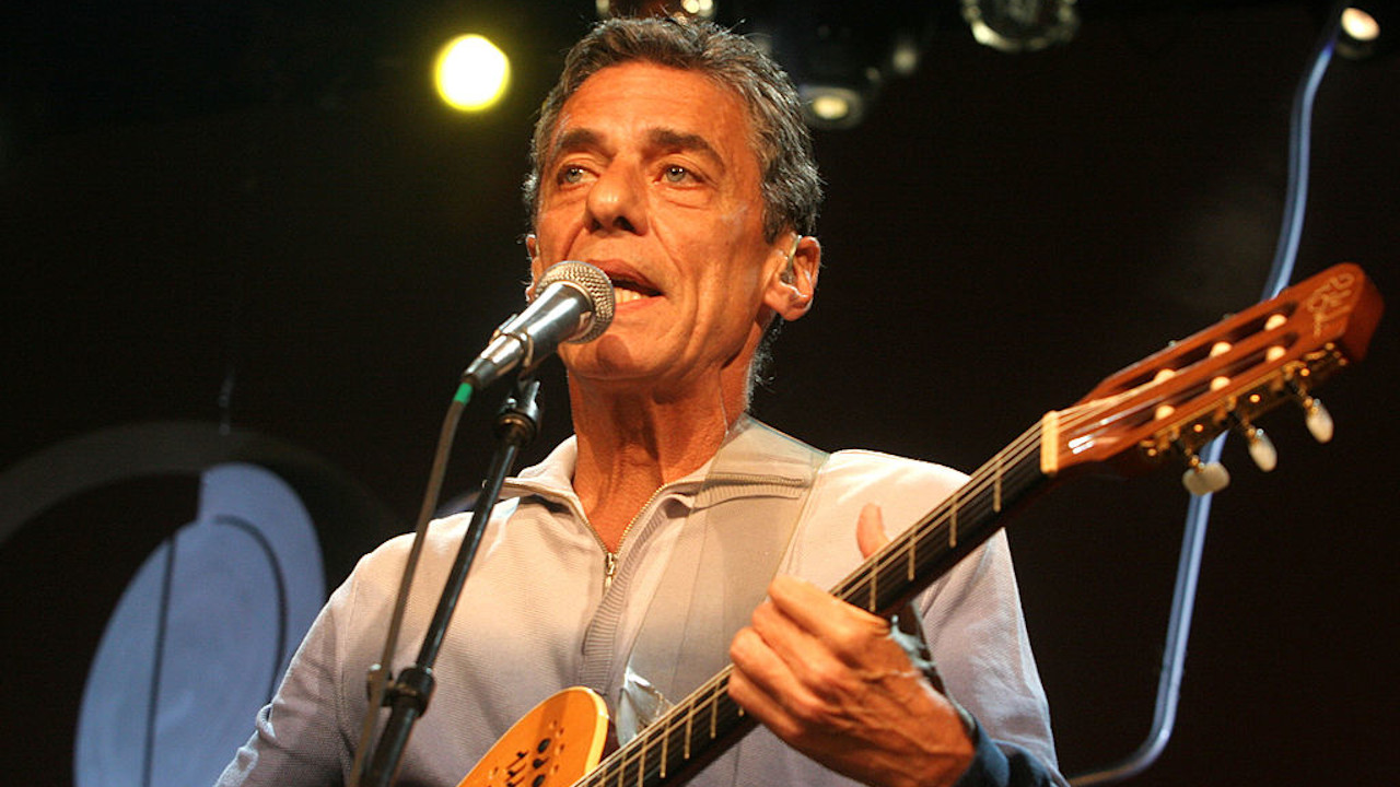 Ignorando Bolsonaro, Portugal marca data para entregar Prêmio Camões a Chico Buarque