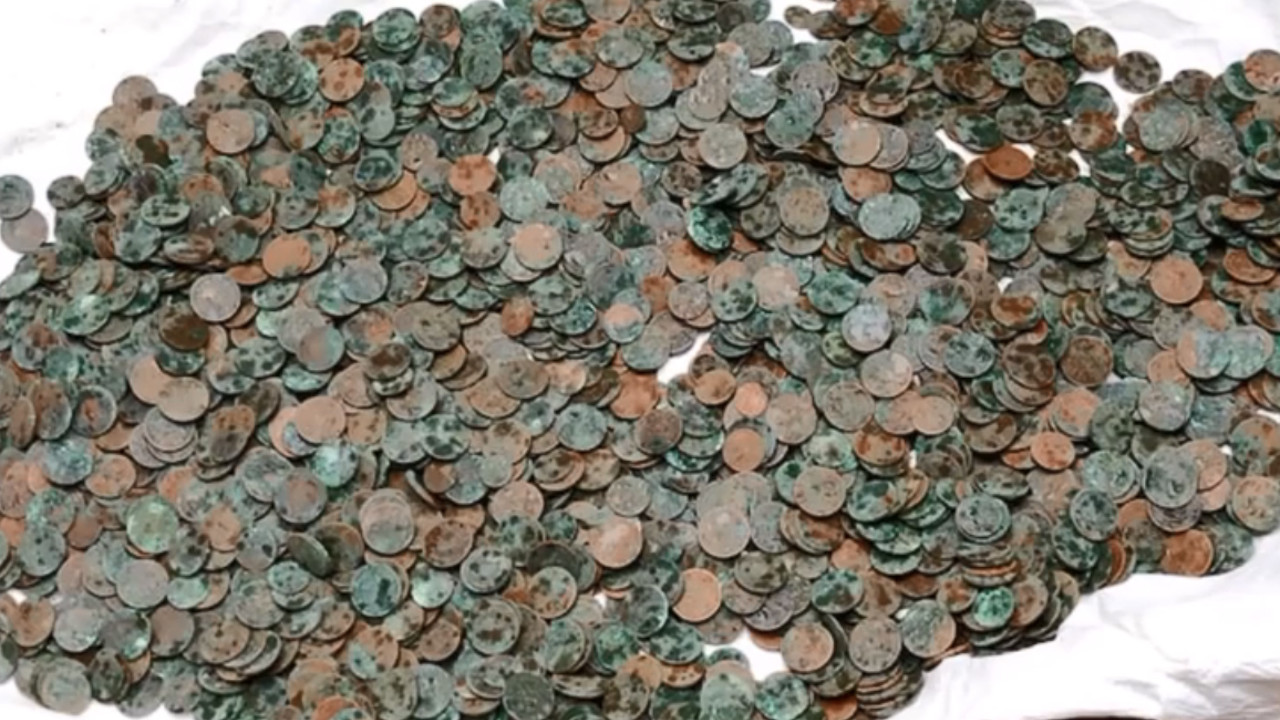 Indiano que ganhou na loteria encontra tesouro com 2.500 moedas