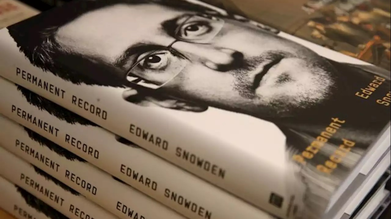 Departamento de Justiça dos EUA processa o ex-cia Edward Snowden após nova biografia