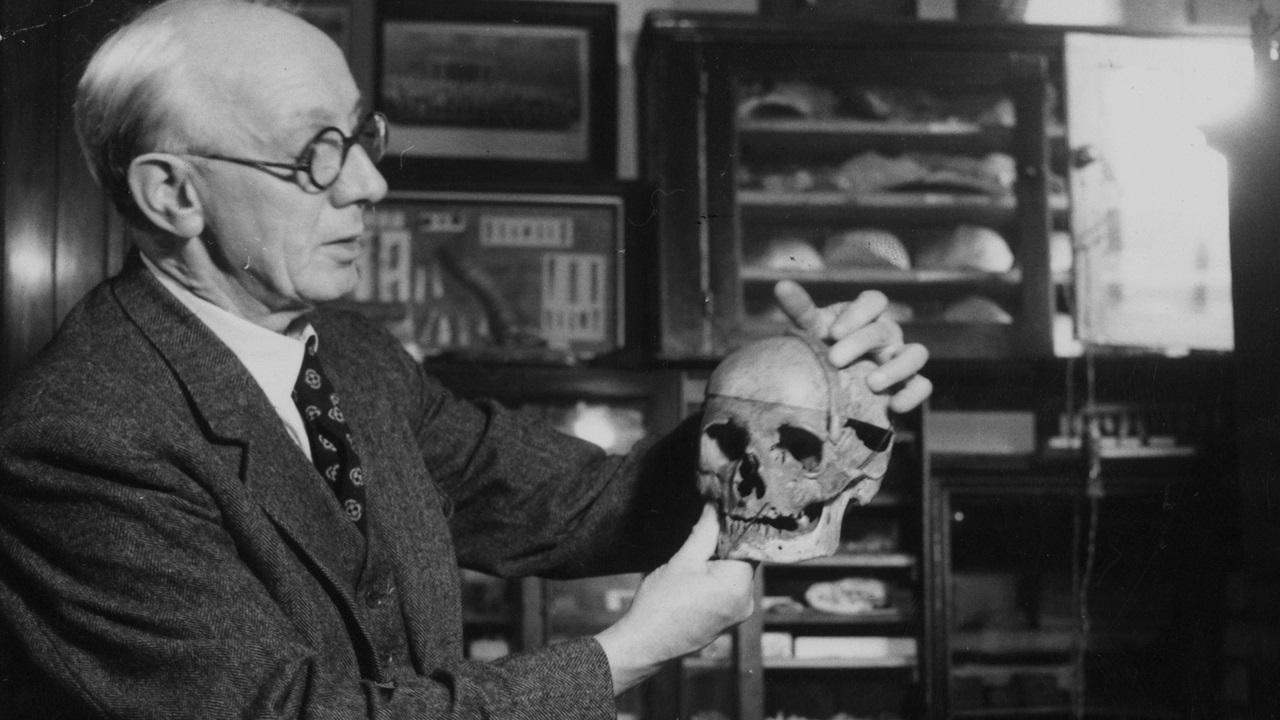 Homem de Piltdown: Há 68 anos, a misteriosa fraude do esqueleto pré-histórico era revelada