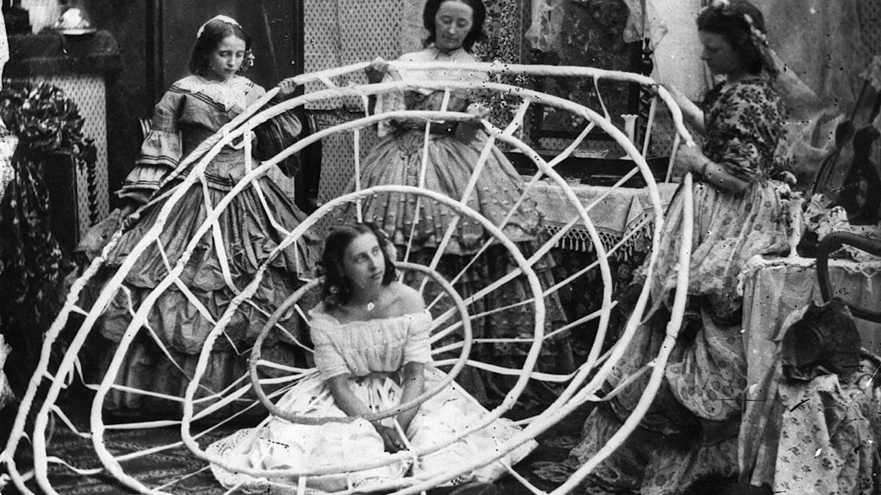 Sarah Ann Henley, a garçonete que sobreviveu graças à sua saia gigante