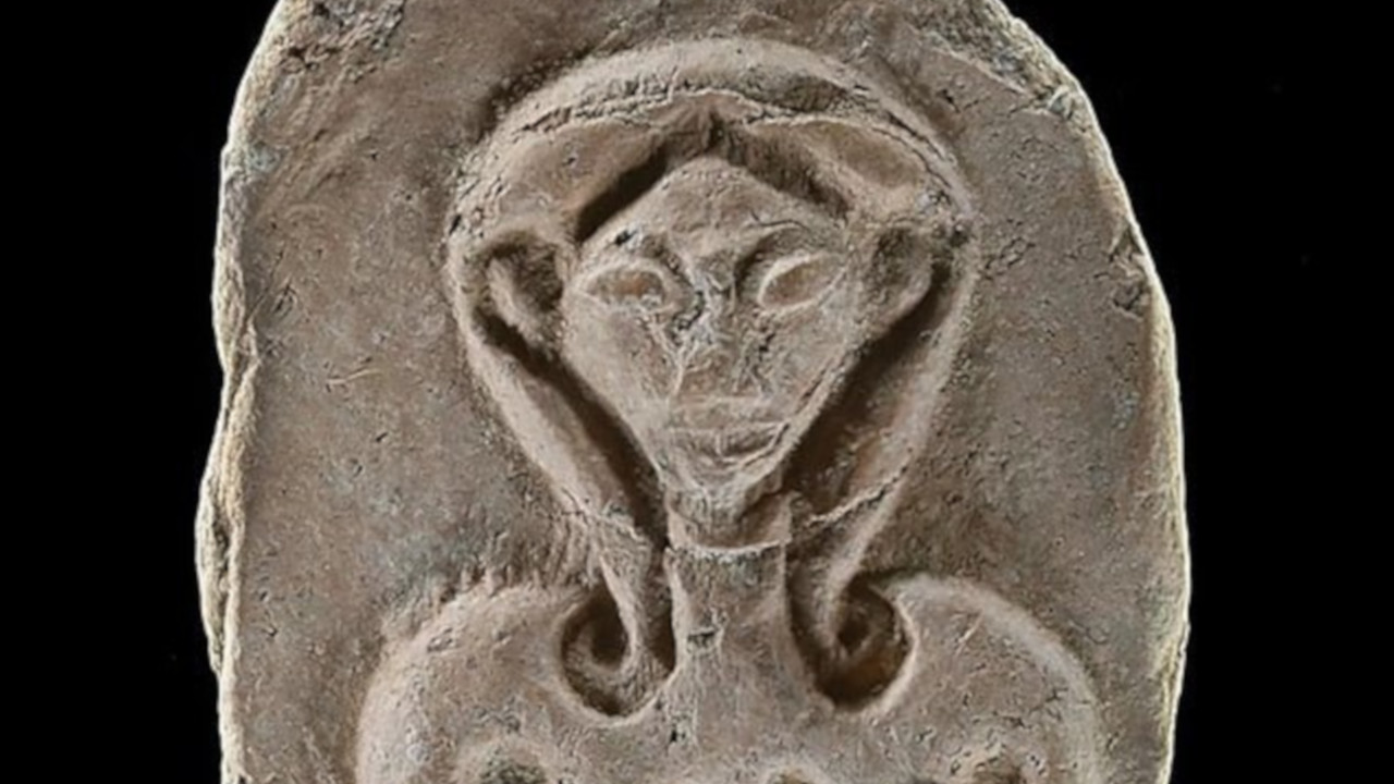 Arqueólogos encontram esculturas egípcias de mulheres nuas em Israel