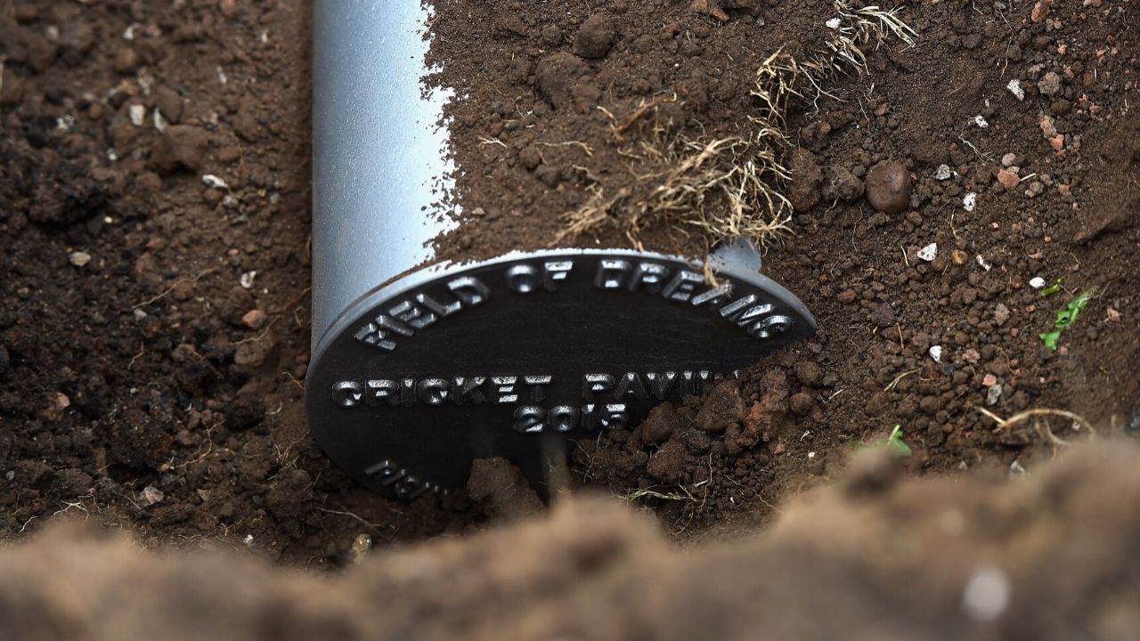 Cápsula de quase 100 anos de idade é descoberta acidentalmente nos Estados Unidos — e revela itens curiosos