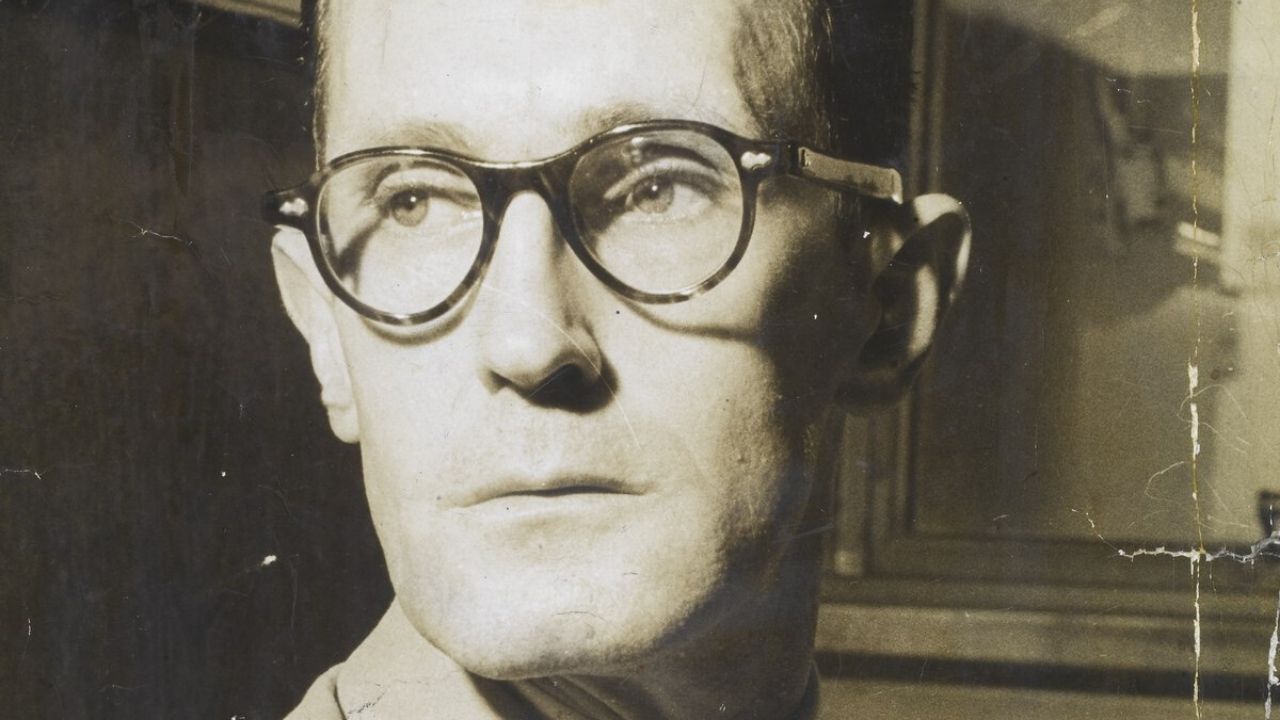 Há 119 anos, nascia o poeta brasileiro Carlos Drummond de Andrade