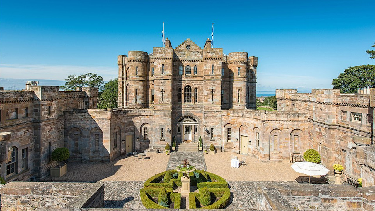 Castelo escocês que pertenceu à Rainha Maria I está a venda por oito milhões de libras