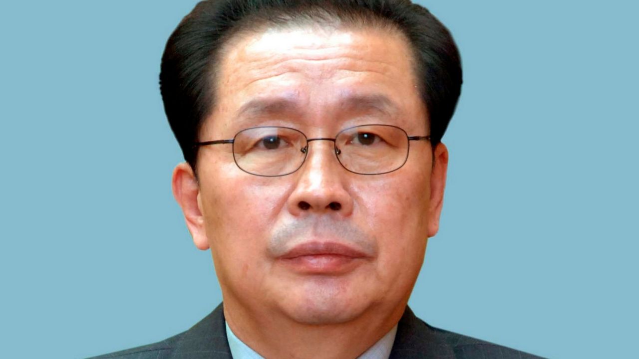 A repentina execução de Chang Song-thaek, o tio acusado de conspirar contra Kim Jong-un