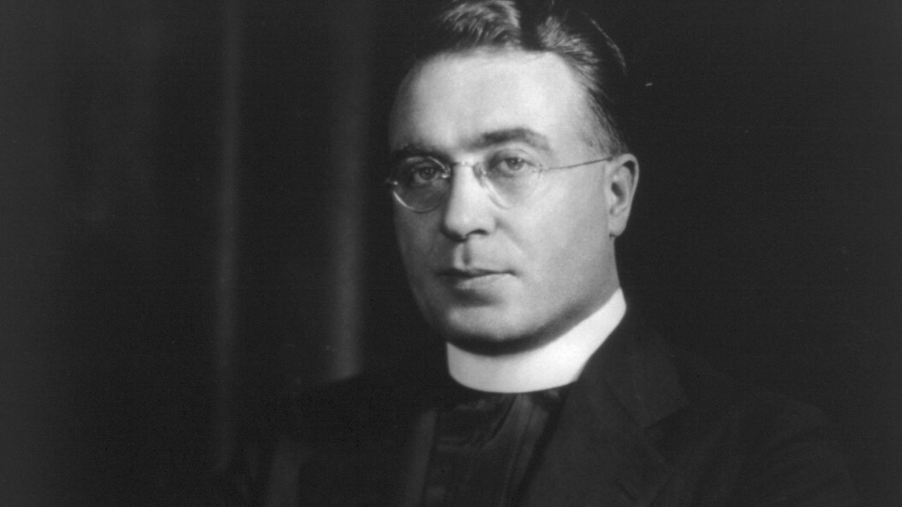 Aliado do Führer: os horrores de Charles Coughlin, o padre antissemita