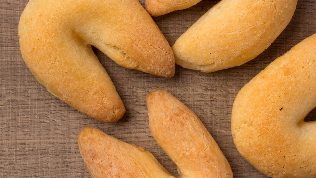 Conheça as origens da chipa e do pão de queijo