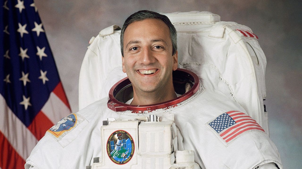 Cheiro, pum e banho: As curiosidades sobre o espaço reveladas por um astronauta