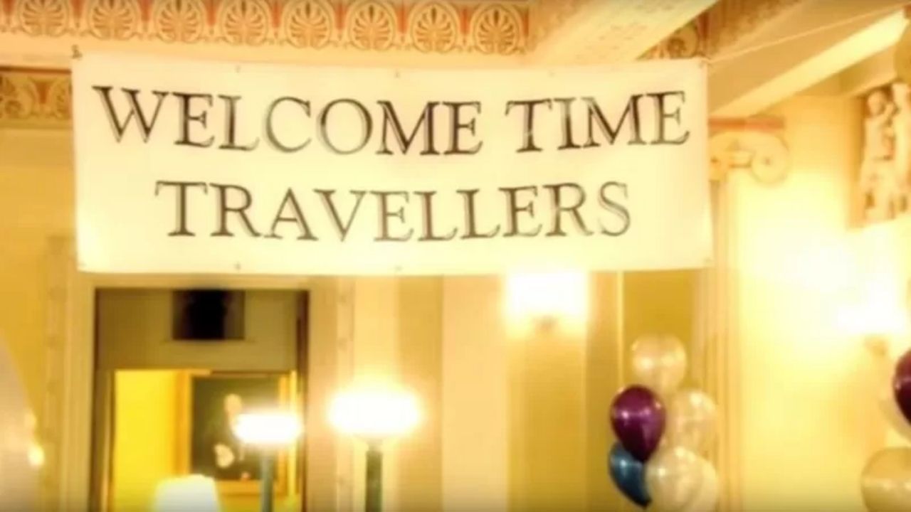 Em 2009, Stephen Hawking organizou uma festa que ninguém foi