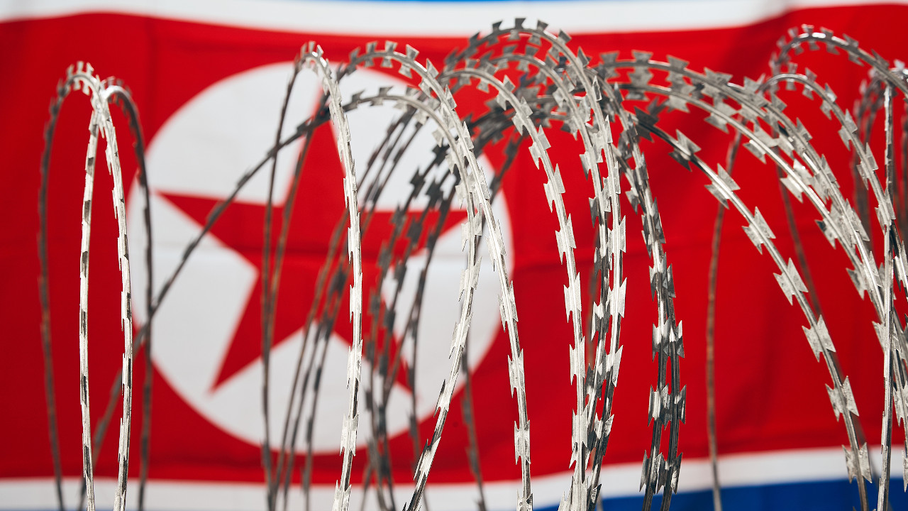 Ex-prisioneiros da Coreia do Norte teriam sido obrigados a beber água com cinzas humanas