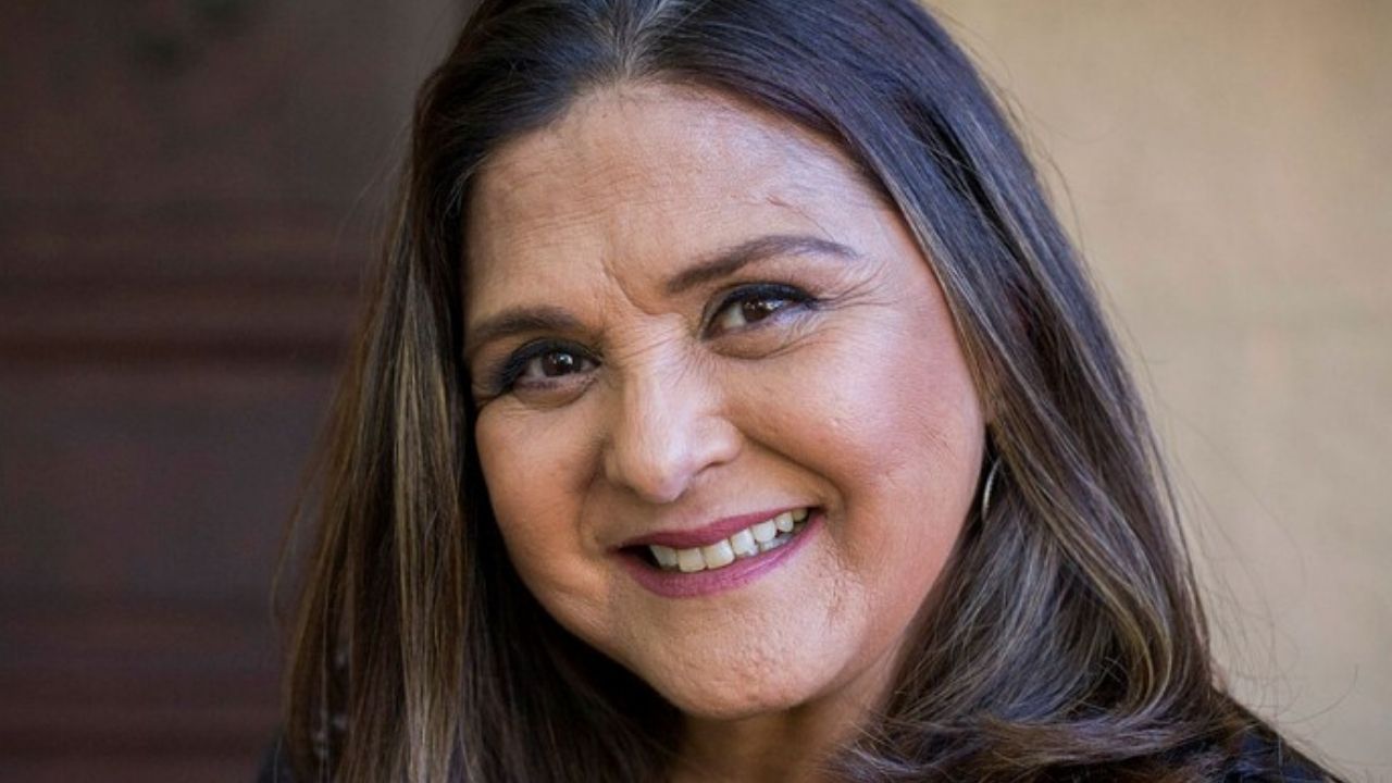 Atriz que recusa vacina contra Covid-19 ainda precisa usar oxigênio