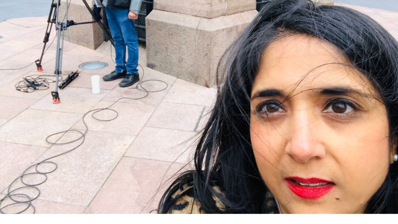 Trabalhando em meio à pandemia, jornalista é alvo de frases racistas