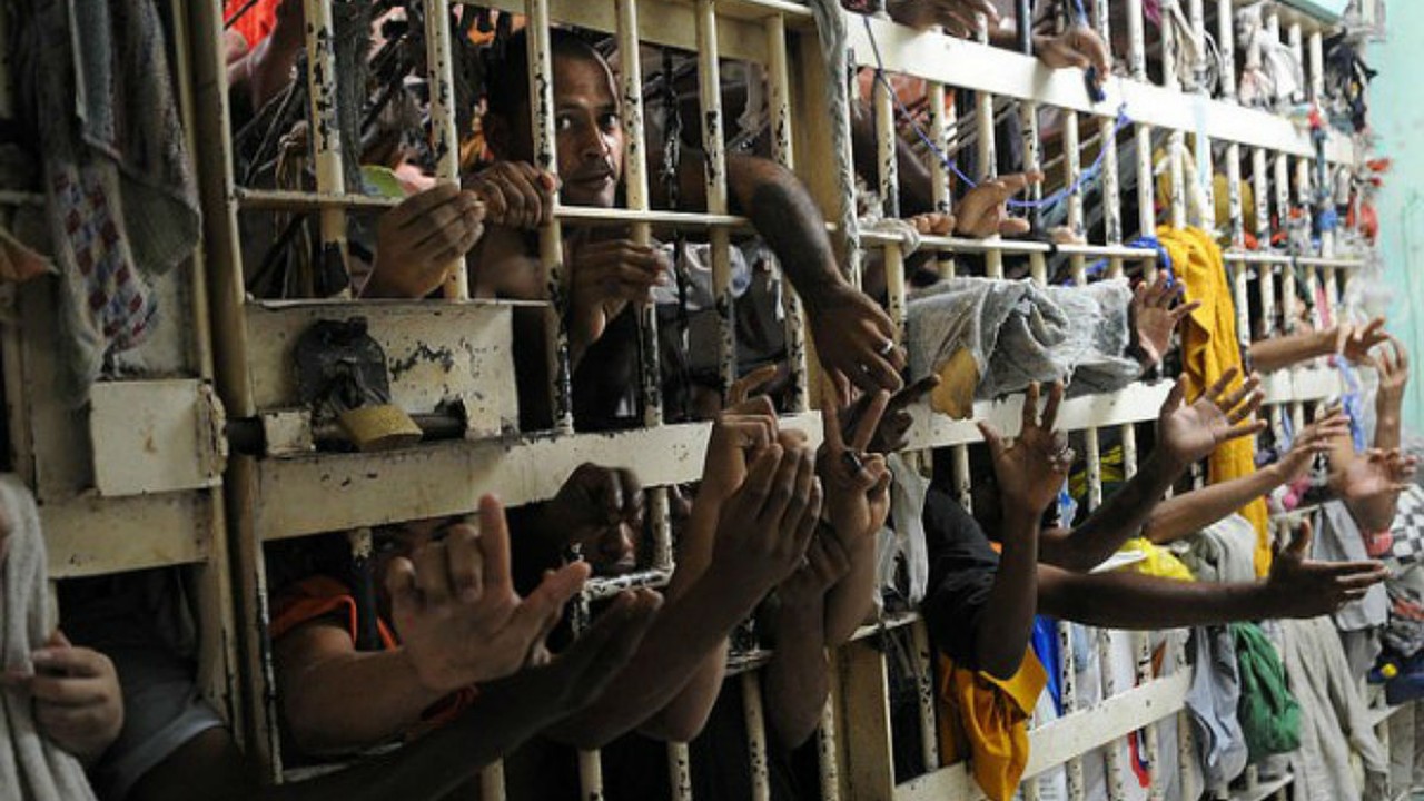 No México, autoridades criam “prisão Covid-19” para detentos infectados