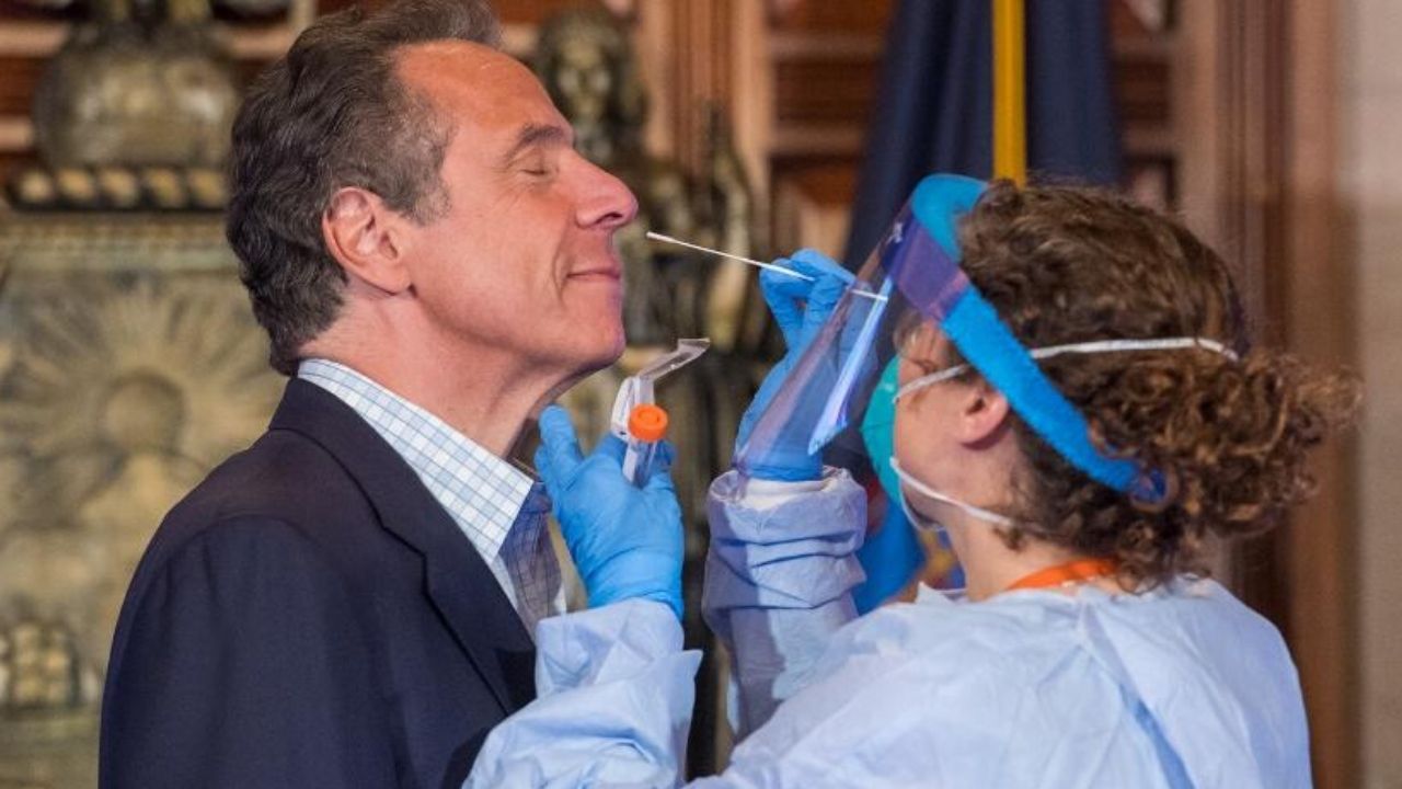 Coronavírus: governador de Nova York realiza teste ao vivo na TV