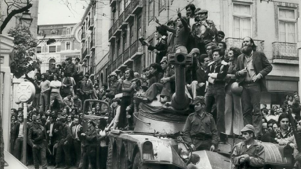 Portugal: Revolução dos Cravos completa 50 anos