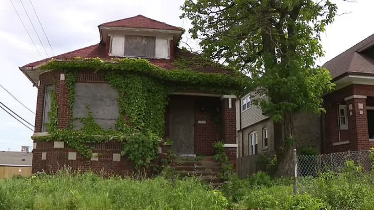Gritos de socorro vindos de casa abandonada revelam crime aterrorizante