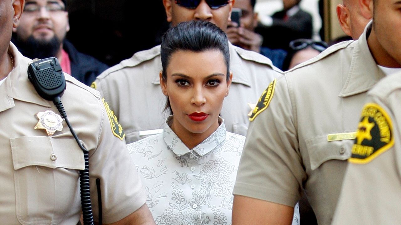 ‘Por favor, eu tenho uma família, me deixe viver’: o bizarro assalto sofrido por Kim Kardashian
