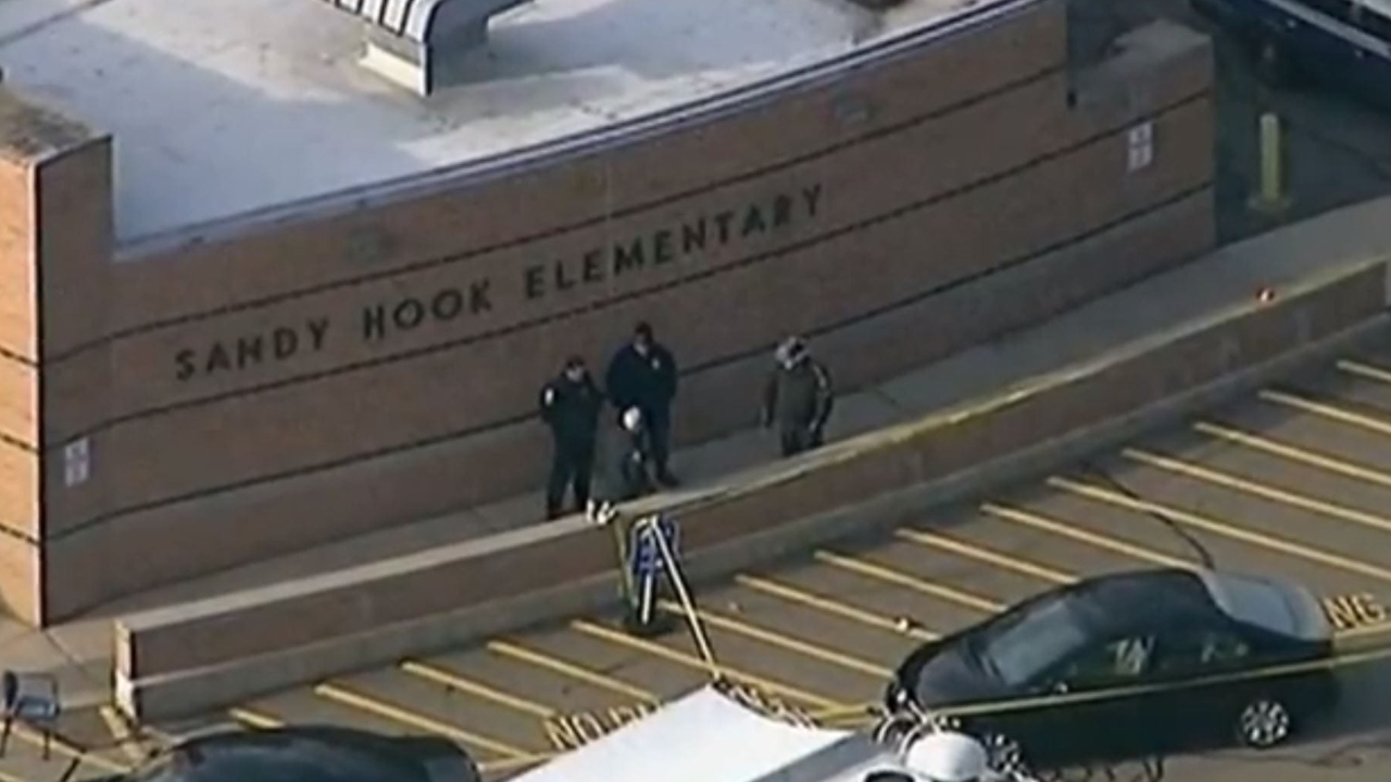 Massacre em Sandy Hook: o brutal tiroteio na escola primária que abalou os EUA