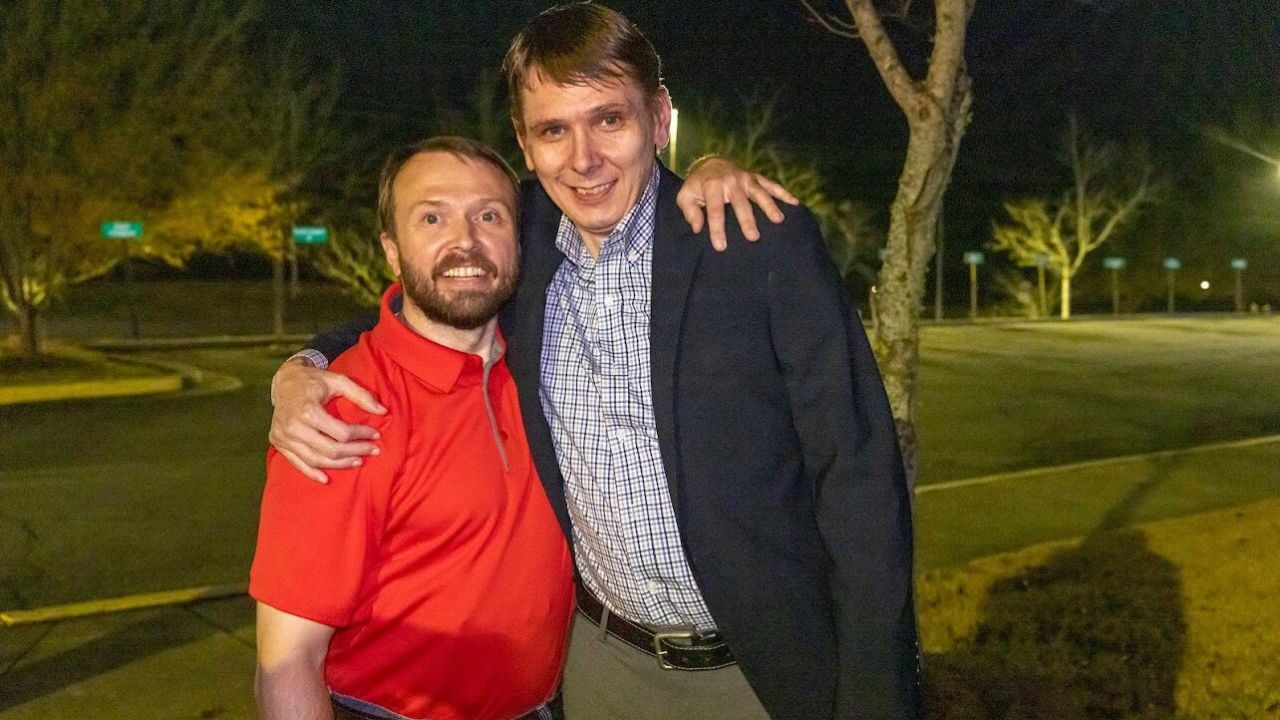 O podcast de true crime que provou a inocência de dois homens
