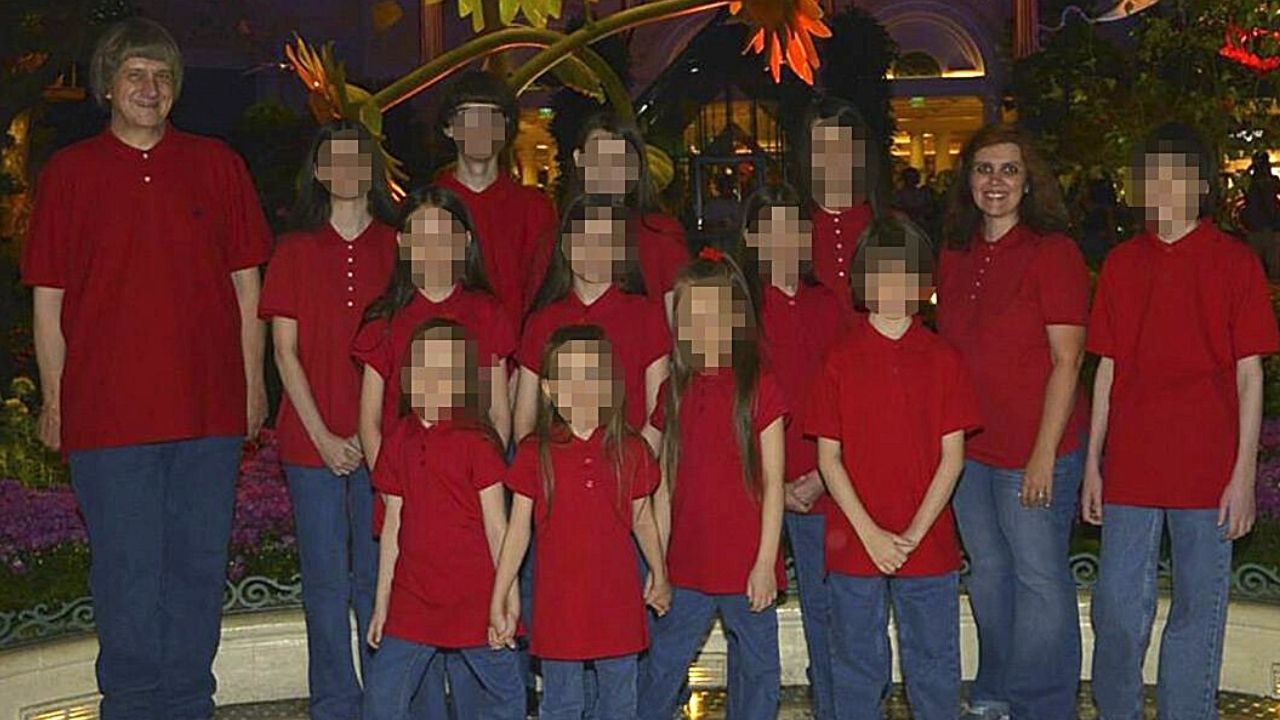 Casa dos horrores: 5 fatos sobre o casal que manteve 13 filhos em cativeiro