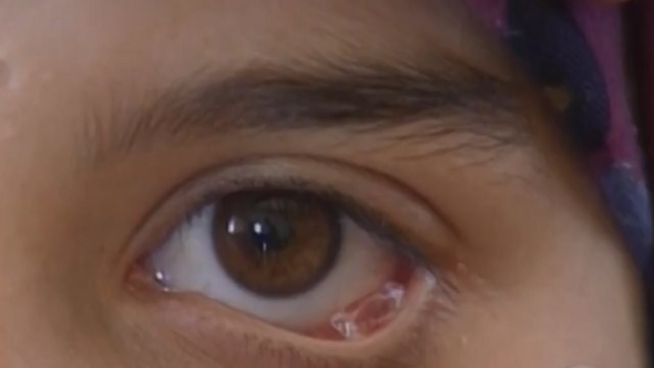A farsa da Menina das Lágrimas de Cristal