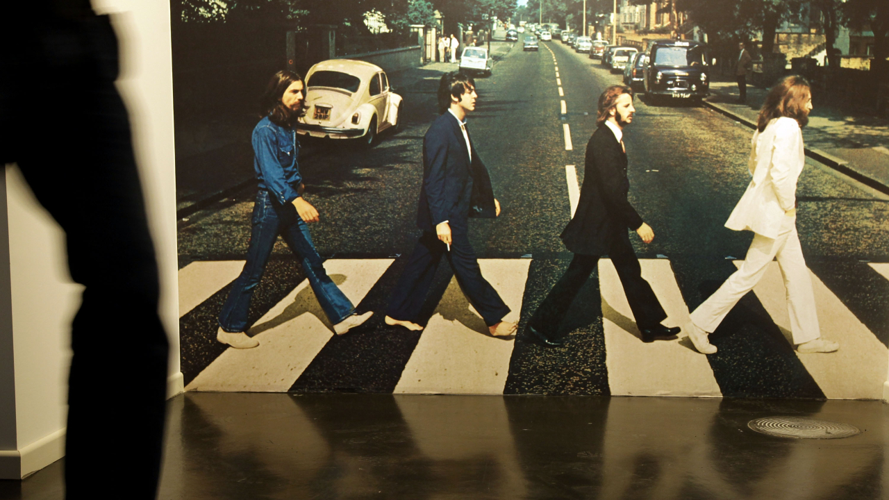 Por que Paul McCartney estava descalço na capa de Abbey Road?