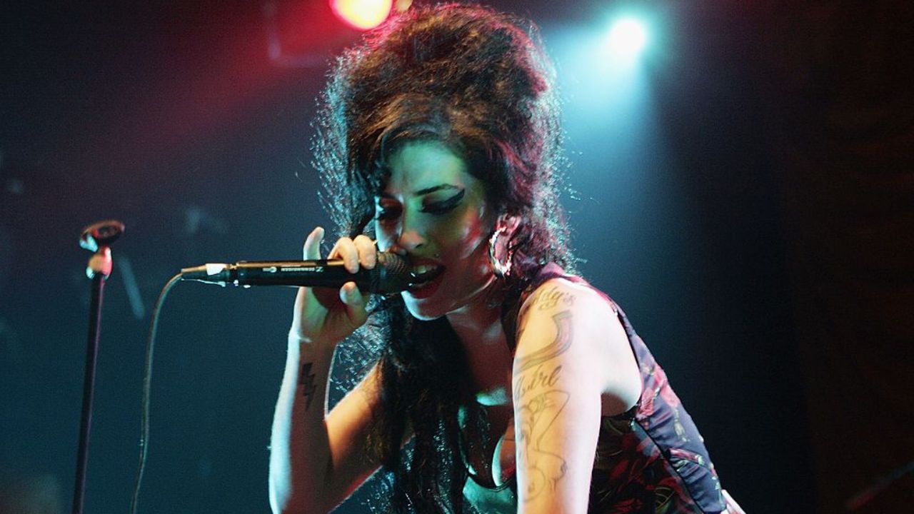 39 anos de Amy Winehouse: A conturbada vida íntima da estrela