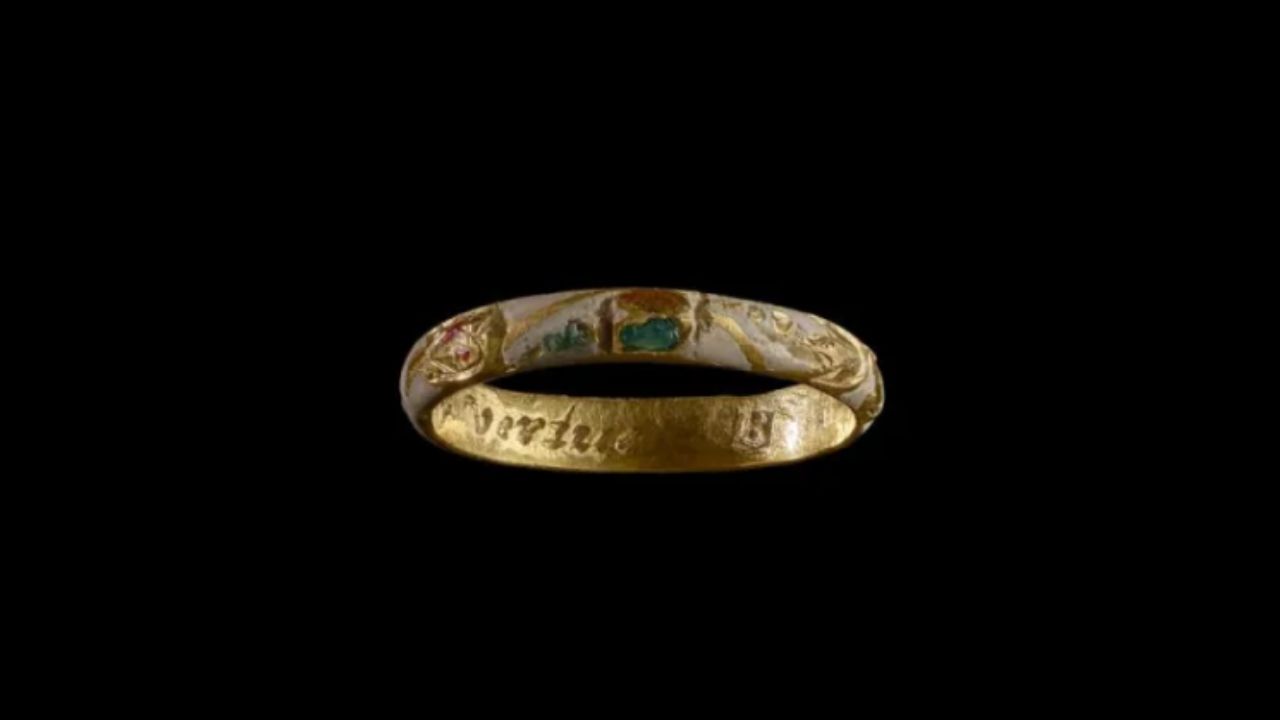 Joia medieval: Anel de ouro encontrado no País de Gales é declarado como um tesouro