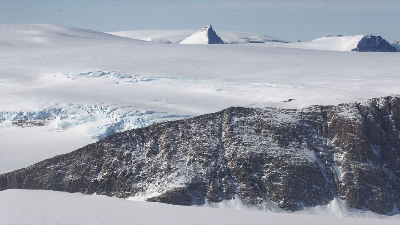 Cientistas revelam paisagem ‘escondida’ sob o gelo da Antártida por 34 milhões de anos