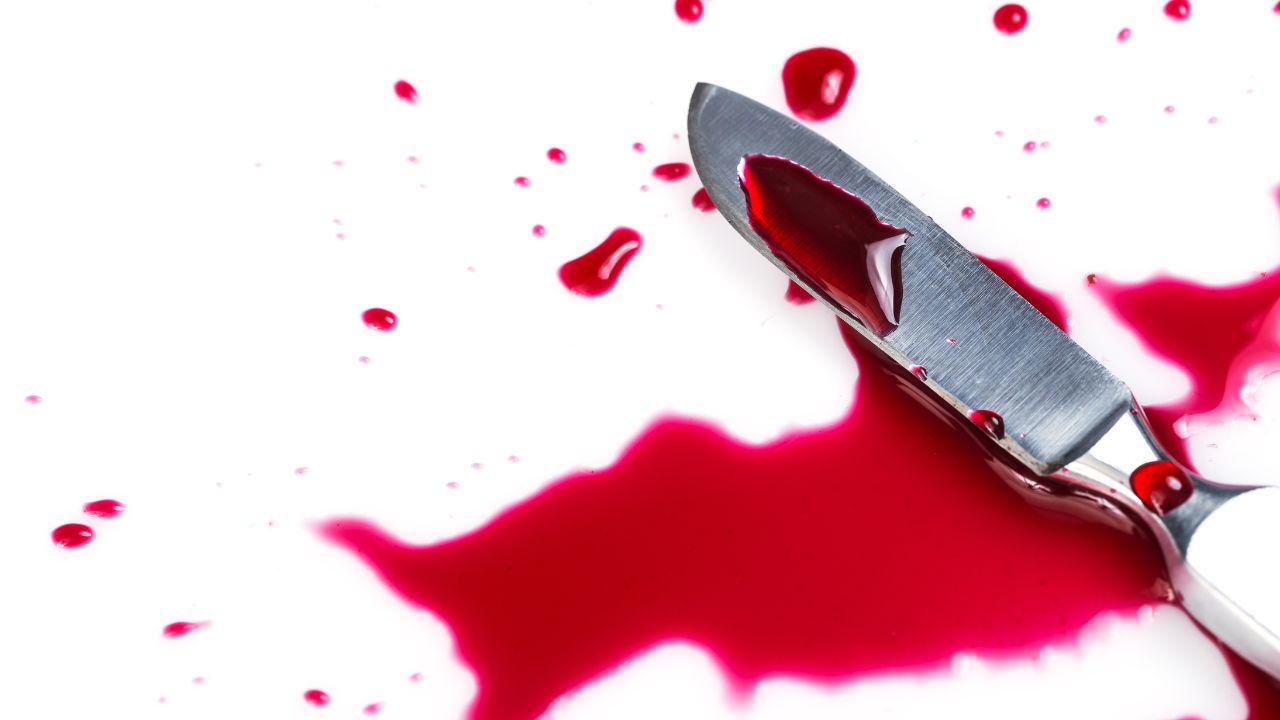 Mulher é acusada de assassinar homem e colocar seu quarto para alugar