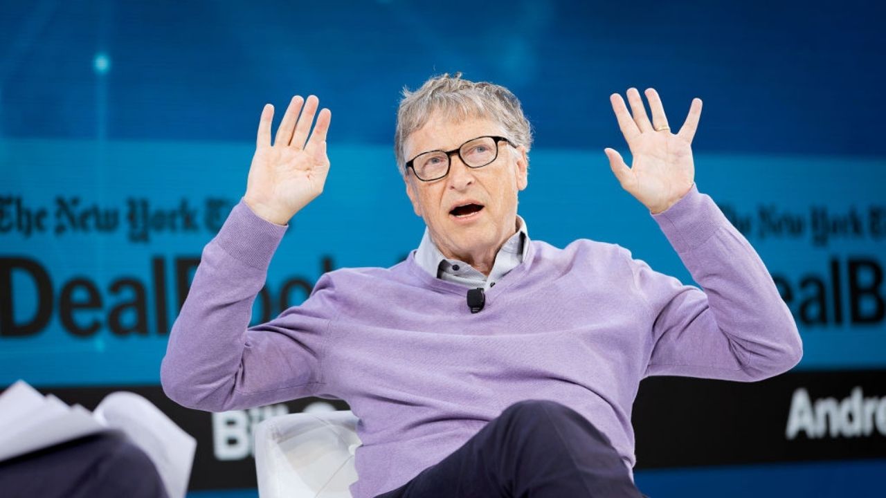 Bill Gates teria enviado mensagens inadequadas para funcionária, diz jornal