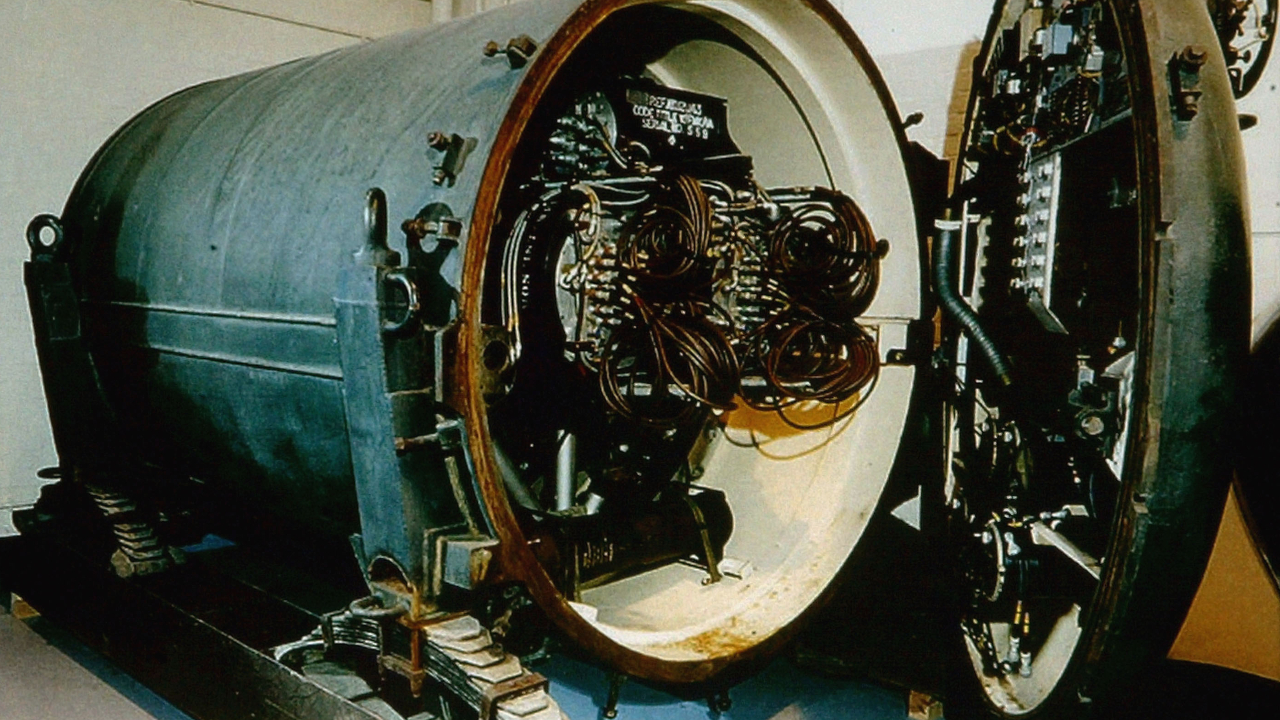 Projeto Blue Peacock: Quando galinhas foram usadas em minas nucleares