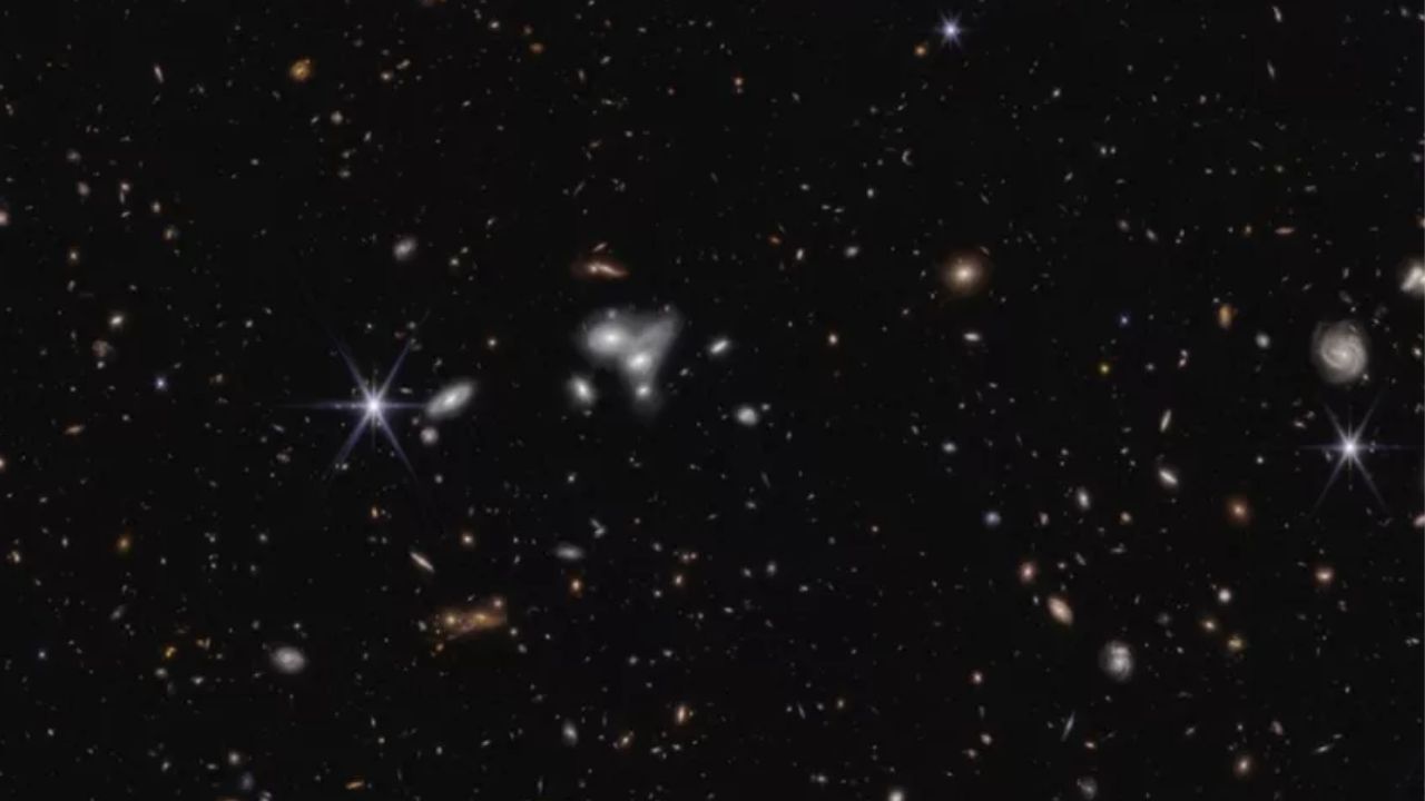 Buraco negro mais antigo do Universo é descoberto pelo James Webb