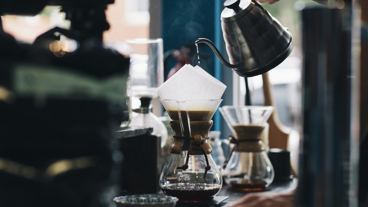 Ponto de encontro e troca de ideias: A revolução nas cafeterias