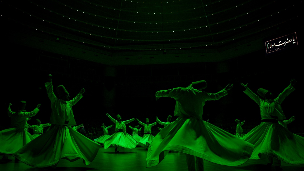Sufis, os amorosos muçulmanos que pregam a união total com o Divino