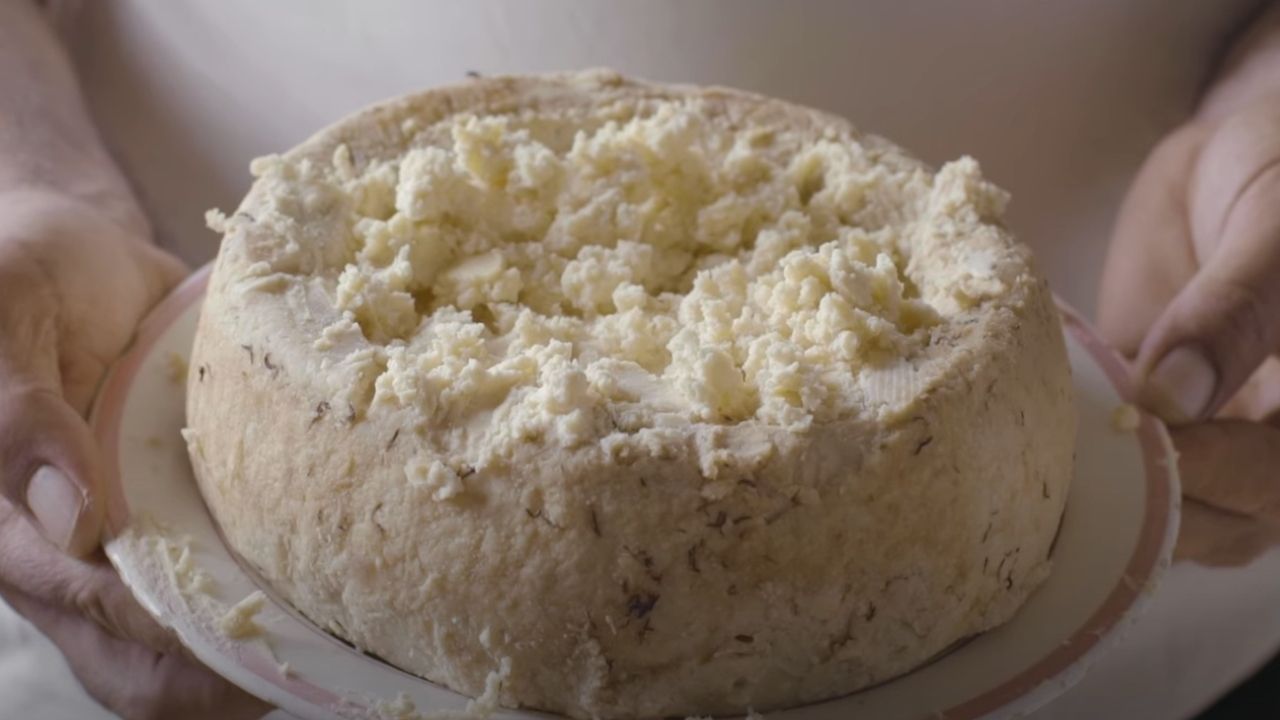 A curiosa história do queijo mais perigoso do mundo, segundo o Guinness