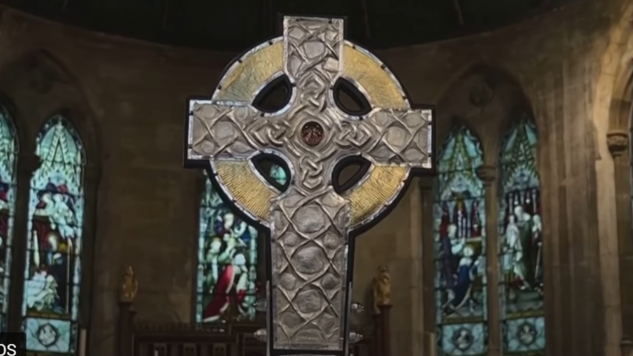 Coroação de Charles III conta com fragmentos da ‘Verdadeira Cruz’ de Jesus