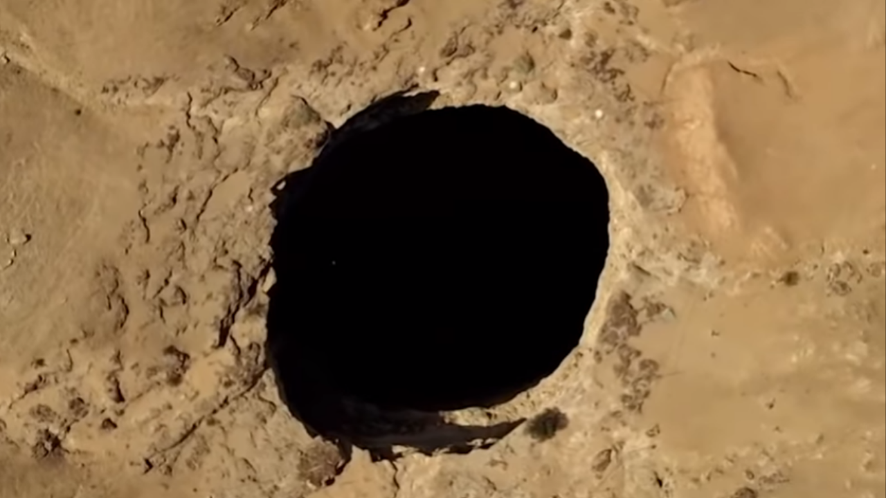 Conheça o misterioso ‘poço do inferno’, o imenso buraco localizado em um deserto iemenita