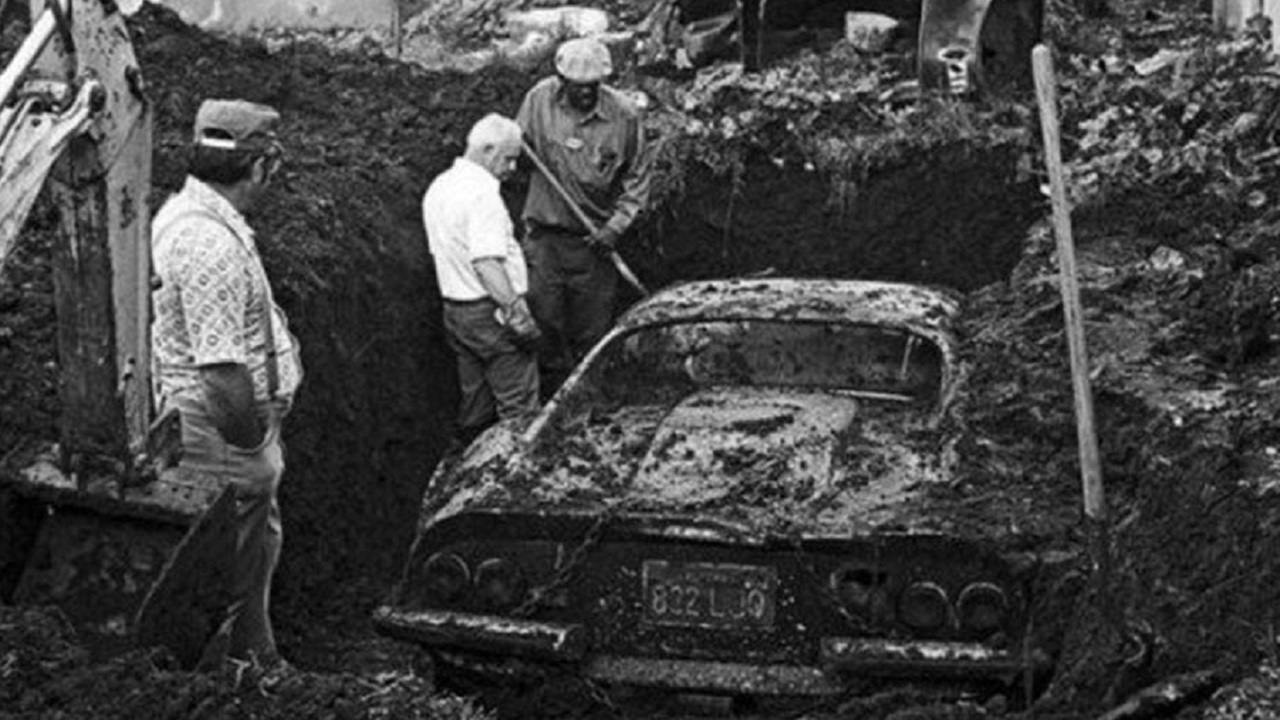Desenterrada num quintal: o enigma da Ferrari Dino GT